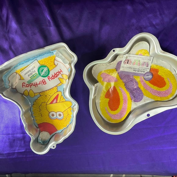 New VTG 📌Wilton 1993 Big Bird Sesam Street w/ Banner & 2003 Butterfly Cake  Pan - Picture 12 of 15